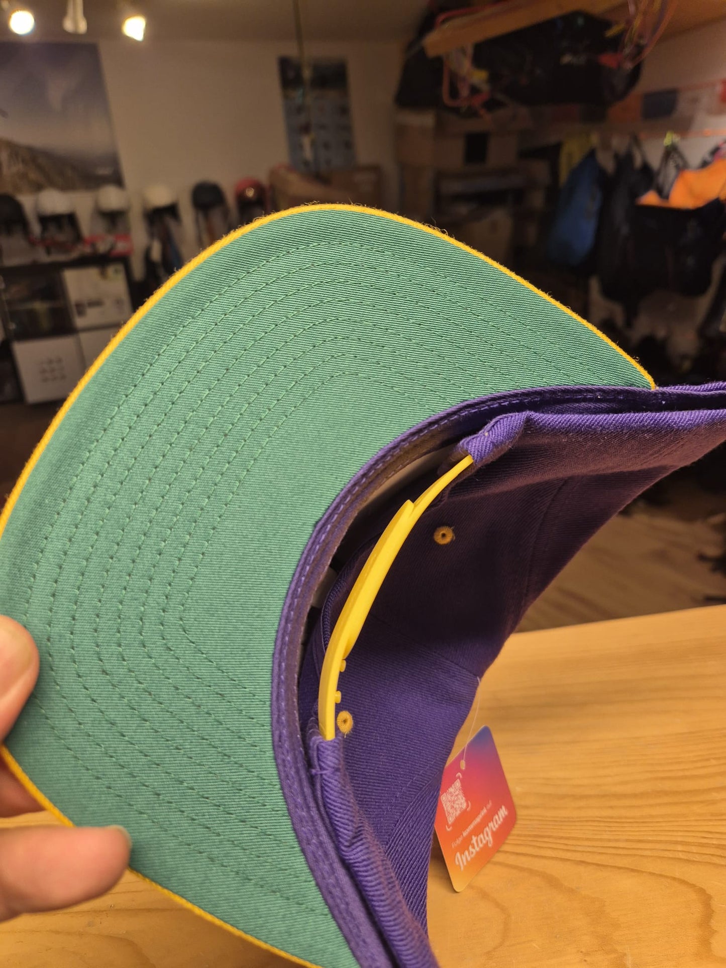 Planet Para Base Cap "flying helps!"